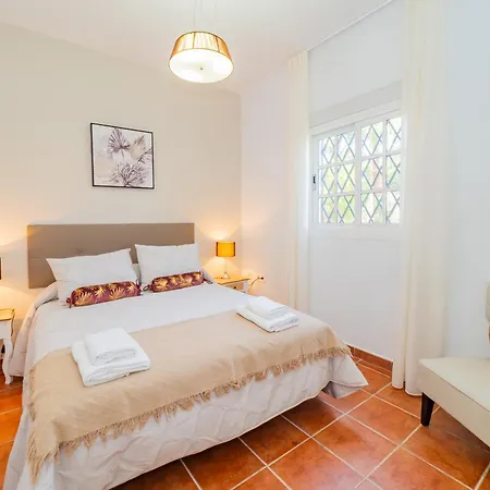 Cubo's Lemon House