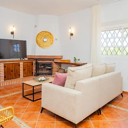 Cubo's Lemon House